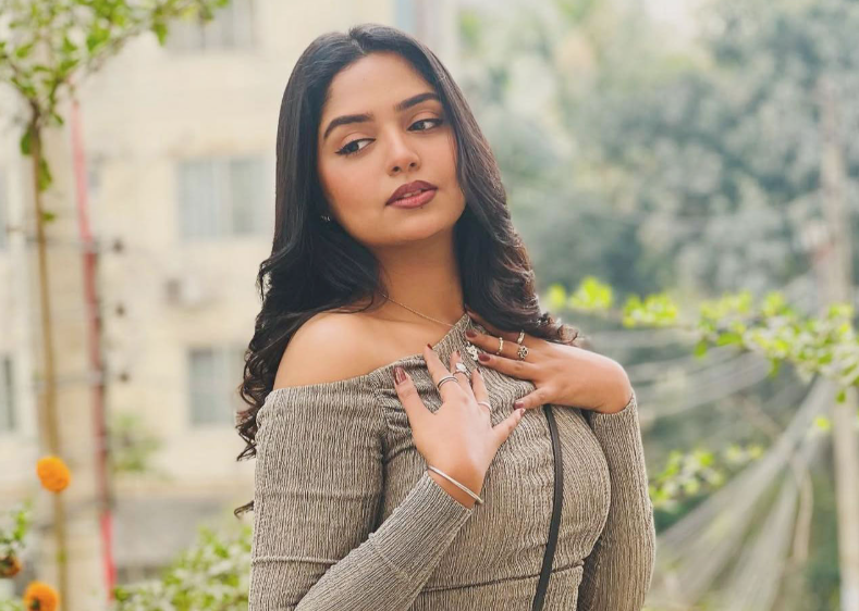 ‘কুরুচিপূর্ণ’ ফটো কার্ড নিয়ে হিমির অভিযোগের পর দুঃখ প্রকাশ করল লেজার ভিশন