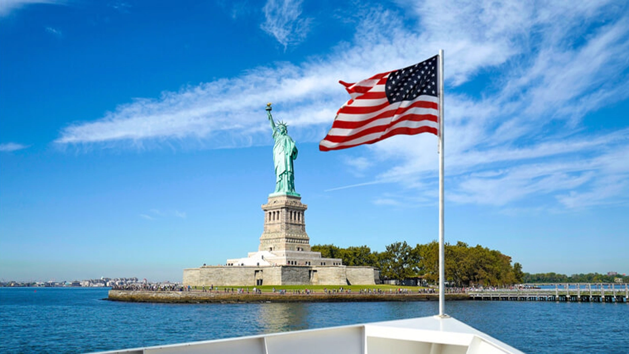 ফেসবুকে আমেরিকার বিরুদ্ধে কিছু বললেই পাবেন না ভিসা