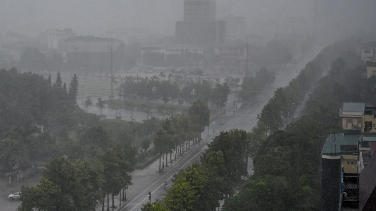  ভিয়েতনাম-চীনে ধেয়ে আসছে ঘূর্ণিঝড় কাজিকি, সরানো হচ্ছে লাখ লাখ মানুষকে