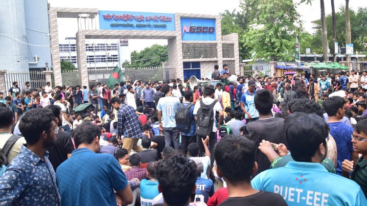 রংপুরে প্রকৌশলীকে হত্যার হুমকি, নেসকো ঘেরাও করে রুয়েট শিক্ষার্থীদের বিক্ষোভ