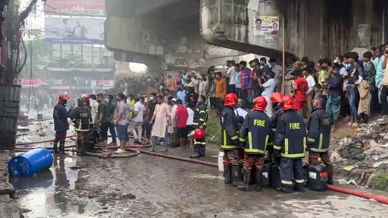 টঙ্গীতে কেমিক্যাল গুদামের আগুন নিয়ন্ত্রণে