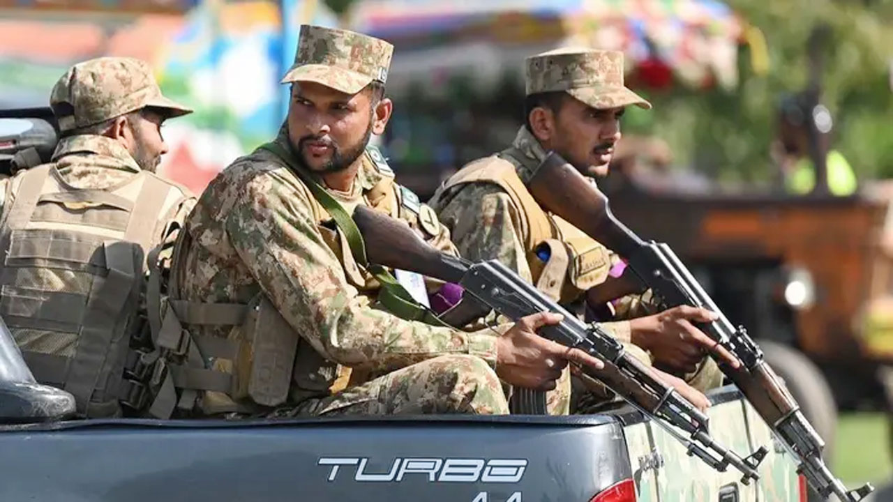 পাকিস্তানে সেনাবাহিনীর ওপর হামলার পর সাঁড়াশি অভিযান, ৩০ সন্ত্রাসী নিহত