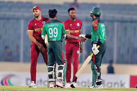 দ্বিতীয় ওয়ানডে: সুপার ওভারে ১ রানে হারল বাংলাদেশ, সিরিজে সমতা