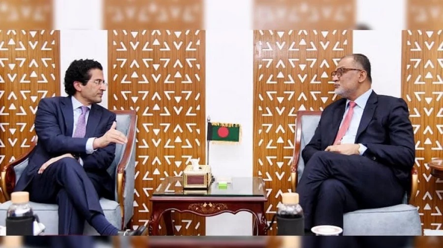 বাণিজ্য উপদেষ্টার সঙ্গে পাকিস্তানের জ্বালানি মন্ত্রীর সাক্ষাৎ