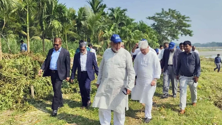 ভোলায় সার কারখানা স্থাপনের সম্ভাব্য স্থান পরিদর্শনে ৩ উপদেষ্টা