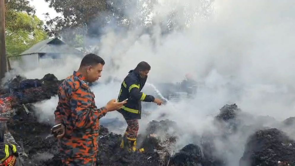 গাজীপুরে ঝুট গোডাউনে ফির আগুন