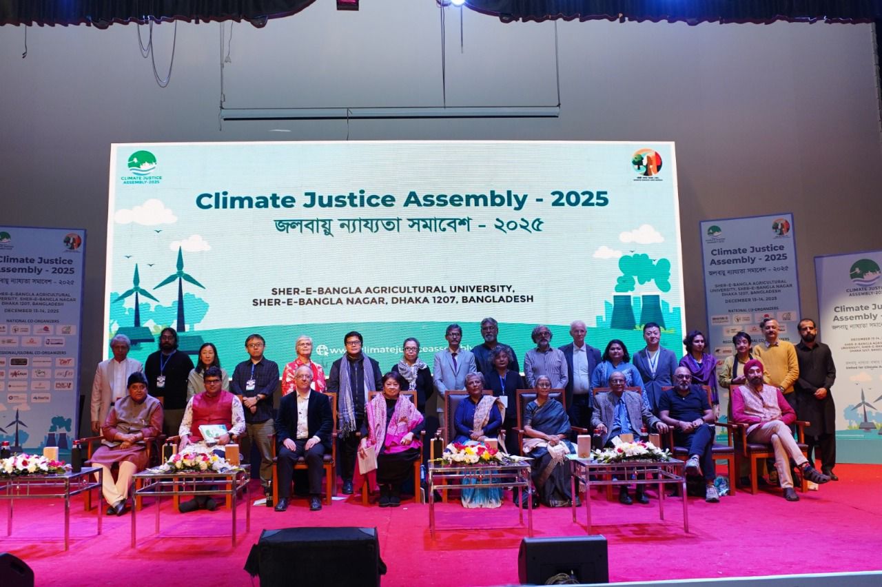 জলবায়ু প্রভাবে ক্ষতিগ্রস্থ দেশগুলোর ঋণ নয় অনুদানের দাবি