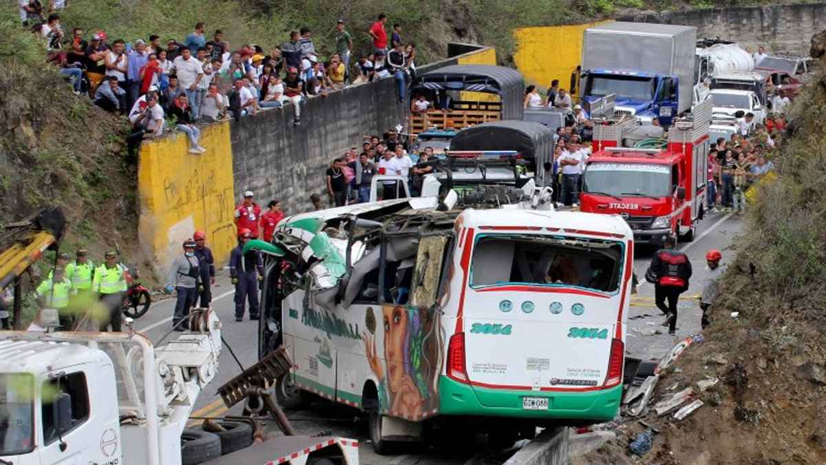 কলম্বিয়ায় স্কুলবাস দুর্ঘটনায় নিহত ১৭