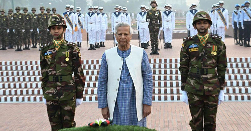 জাতীয় স্মৃতিসৌধে শহীদদের প্রতি প্রধান উপদেষ্টার শ্রদ্ধা