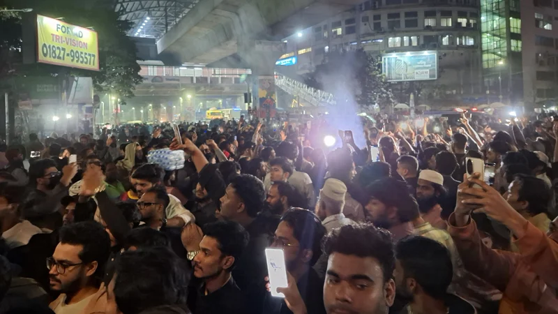 হাদীর মৃত্যুতে ঢাবিতে একাধিক শোক মিছিল, কান্নায় ভেঙ্গে পড়েন অনেকে