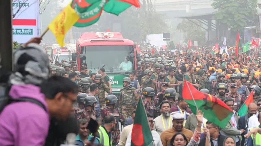 দেড় যুগ পর নিজের মাতৃভূমিতে পা রাখলেন পরিবারসহ তারেক রহমান